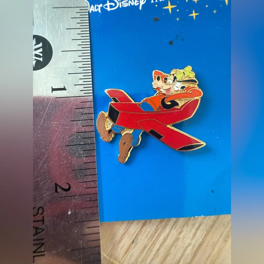 Disney goofy enamel pin